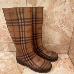 Burberry rain boots size 36